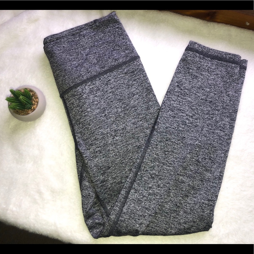 Victoria’s Secret pink cropped leggings